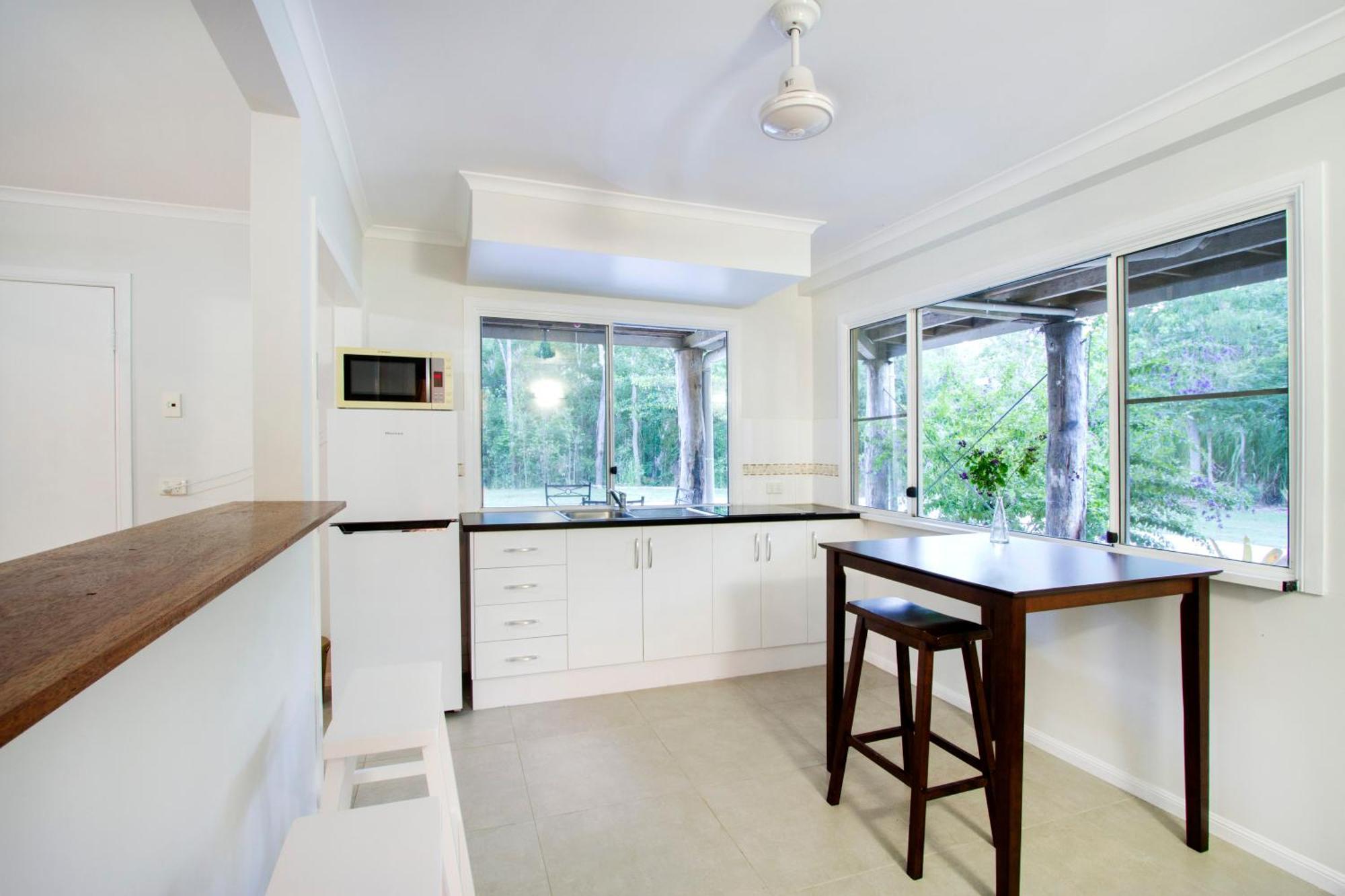 Airlie Beach Eco Cabins - Adults Only Экстерьер фото
